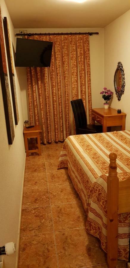 Hostal Plaza El Espinar Exteriör bild