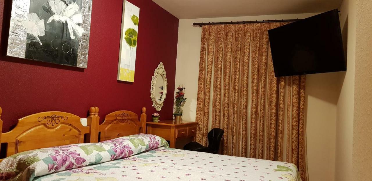 Hostal Plaza El Espinar Exteriör bild